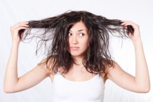 Почему волосы быстро жирнеют у мужчин и женщин? Почему быстро жирнеют волосы