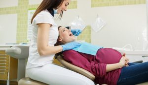 Можно ли лечить зубы при менструации. Можно ли лечить зубы во время беременности? Почему чаще обычного появляются проблемы во рту