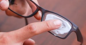 Отполировать пластиковые стекла очков в домашних условиях. Средства и способы для полировки очков: удаление царапин