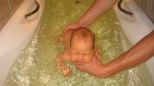 Березовые ванны для грудничков. Что нужно знать родителям перед купанием малыша в травах? Способы приготовить отвар для купания ребенка