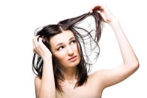 Почему волосы быстро жирнеют у мужчин и женщин? Почему быстро жирнеют волосы