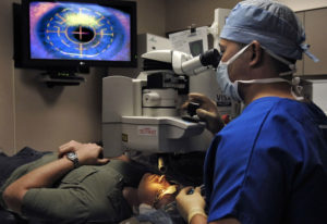 Вопросы лазерной офтальмологии. Виды современных лазерных систем в офтальмологии для коррекции зрения – плюсы и минусы Применение лазеров в офтальмологии