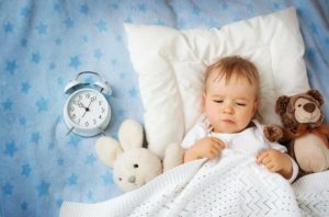 Ребенок 11 месяцев стал плохо засыпать. Доктор комаровский о том, что делать, если ребенок плохо спит ночью и часто просыпается. Полезные позы для сна