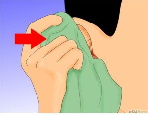 Как извлечь воду из уха