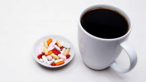 Почему таблетки нельзя запивать чаем? Нездоровое сочетание. Опасная смесь: какие лекарства нельзя запивать чаем, кофе и соками