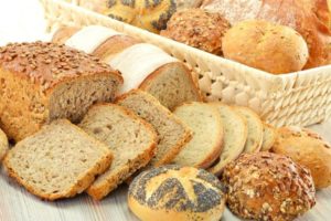 Булочки при лактации. Какой хлеб разрешен при грудном вскармливании: можно ли кормящим мамам булочки с маком, сухари и хлебцы