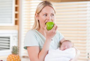 Вегетарианство и грудное вскармливание: будет ли малыш здоров, если мама не ест мяса